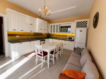 🏡 AFFITTASI APPARTAMENTO 1+1 CON VERANDA – VICINO A CASA ITALIA