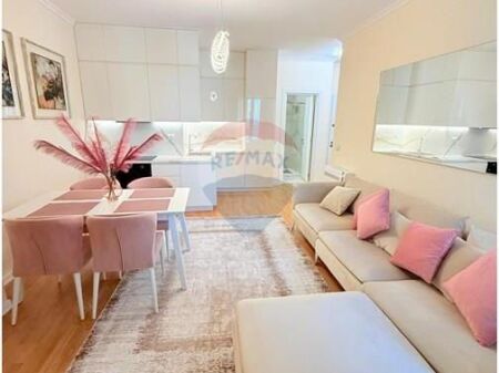 APARTAMENT 2+1 ME QERA TEK RRUGA E KOSOVAREVE