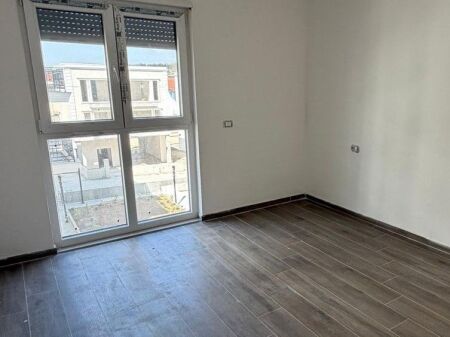  SHITET APARTAMENT 2+1 + 2 TUALETE & GARDEROBË – TIRANA PORTA E RE, SAUK 