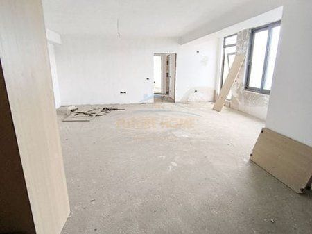 Shitje, Penthouse 2+1+Tarrace, Yzberisht