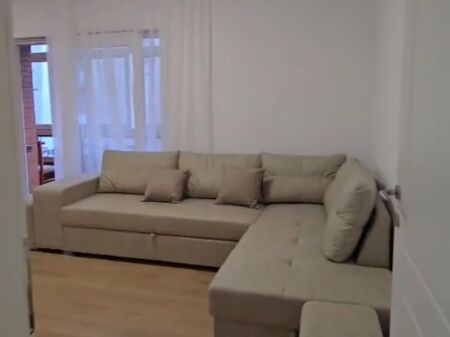 Jepet apartament 2+1 me qira luksoz tek Pazari i Ri .