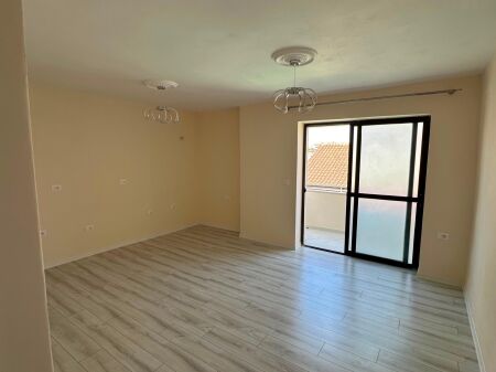 Qera | Apartament 1 + 1 (bosh) | Oxhaku | 500 €/muaj