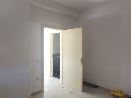 Jepet Me Qera Apartament 1+1+1 Ballkon