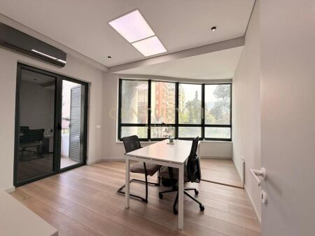 AMBIENT KOMERCIAL 80 M² – IDEAL PËR ZYRA, RRUGA E ELBASANIT