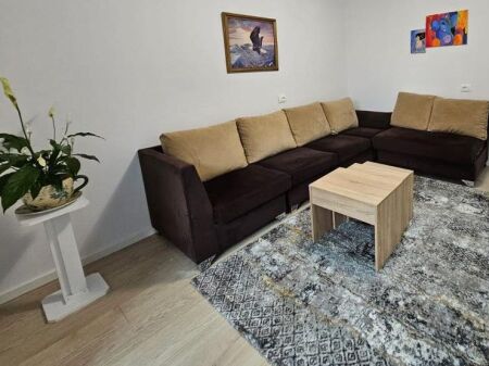 Jepet apartament 1+1 me qira tek Rruga e Kavajes , prane Sofra Turke , Rruga Myslym SHyri , 21 Dhjetori .
