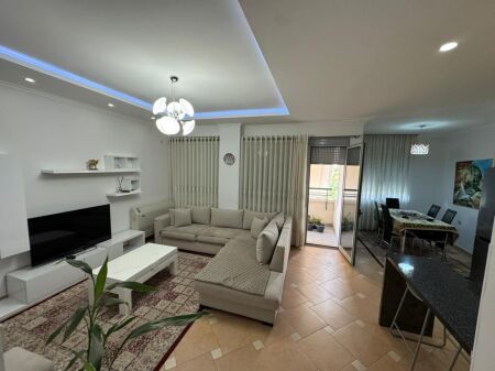 🏡 AFFITTASI APPARTAMENTO 2+1+2  📍 Complesso Halili, Selvia 🏢 4° piano • Con ascensore 🛁 2 Bagni 💰 Prezzo: 85.000 lek/mese