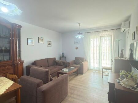 Appartamento 2+1+2+parcheggio in affitto presso Komuna e Parisit