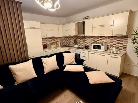 🏡 Apartament 1+1 me qera  📍 Kodra e Diellit, ngjitur me kopshtin botanik