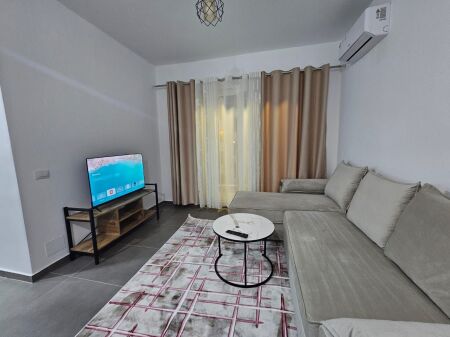 Qtu, univers city 2+1 50,000 leke + post parkimi