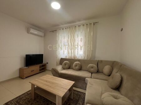 JAPIM ME QIRA APARTAMENT 1+1 RRUGA FORTUZI! 600 € /Muaj
