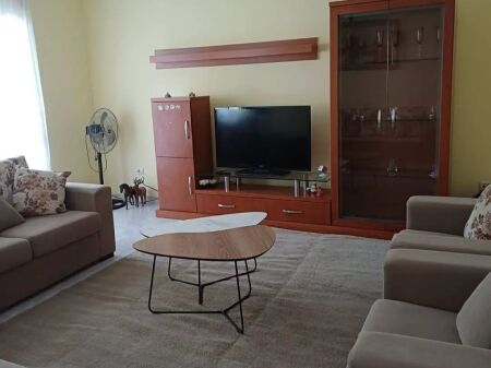 Jepet me qera Apartamenti 2+1+2 - Pallati me Shigjeta, Tirane