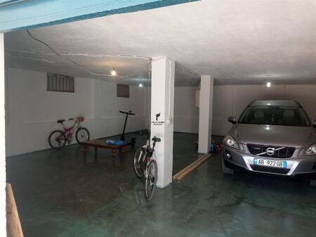 WAREHOUSES FOR RENT 130 M2 PORCELAIN 50,000 LEKE FH-90919
