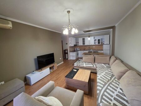 Apartament 1+1 me Qira tek Komuna e Parisit!