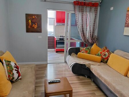 Kodra e Diellit jepet me qira apartment 2+1+1i mobiluar