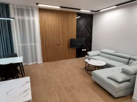 Apartament 2+1 me qera tek Restorant Fresku