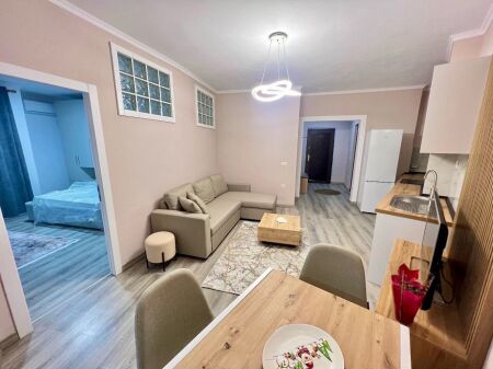 📣 QERA SUPER Apartament 2+1 Me Ballkon 📍 Don Bosko , Prane Alb Market 🛣️ Rruga "Muzaket" ✨   🏢 Ndertim i Ri  🪜 Kati 4 (Ashensor)  🛋️ Mobiluar Me Kushte Bashkekohore  👍 I Pa Banuar Me Pare   💶 Cmimi 60.000 Leke/Muaj