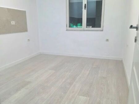 Ambient 3+1 për Zyra me Qira
