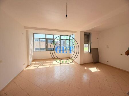 Shitet apartament 1+1 | Plazh, shkolla Bajram Curri, Durrës