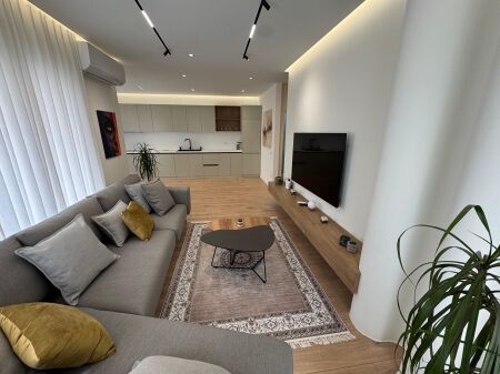 Jepet me qira super apartament 2+1+2 tek Zogu Zi