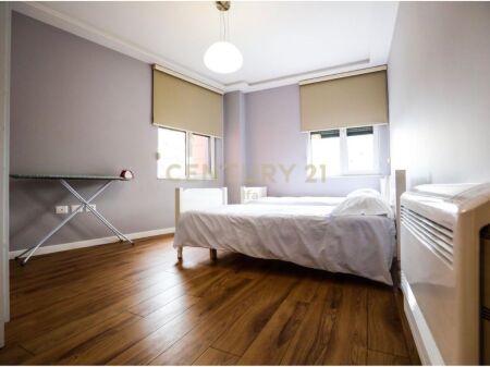 Jepet me qira apartament 2+1+2 përballë Toptanit – një nga zonat më të mira të Tiranës!