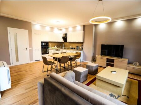 Apartament 2+1+2 me Qira në Zemër të Tiranës – Përballë Toptanit