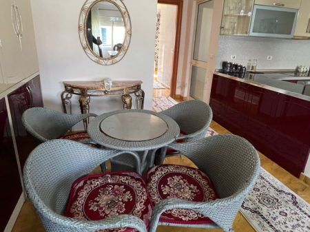 Jepet apartament 2+1 me qira tek Rruga Eduard Mano , Kopshti Zoologjik , Kopshti Botanik , Liqeni i Thate , Liqeni Artificial .