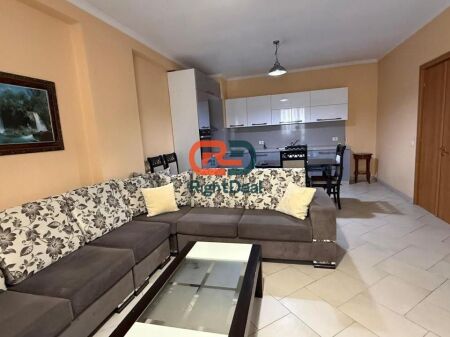 Ne Don Bosko, Shitet Apartament 2+1+2, Me Hapesira Te Bollshme Dhe Orientim Perfekt !!