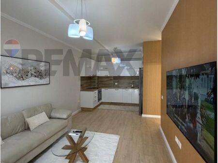 Shitet Apartament 1+1Kompleksi Golden Park