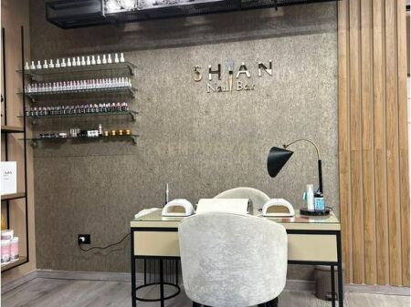 Vendesi in vendita parrucchiere e estetica unghie – Via Elbasani