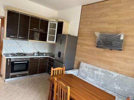 Appartamento Al Secondo Piano Di Una Villa In Affitto vicino a Kryqi i Kuq, Durrës!