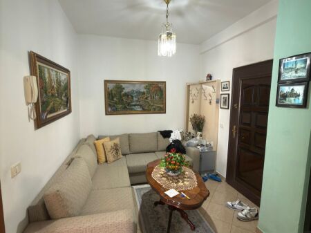 Apartament 1+1 per shitje tek Rruga 5-Maji.