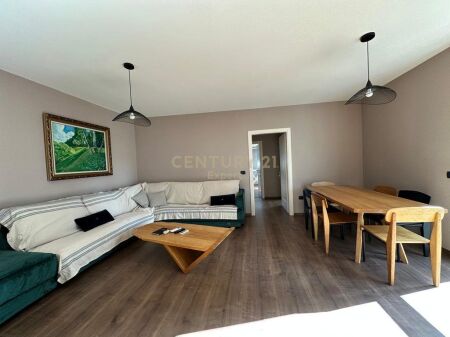 APPARTAMENTO 2+1+2 IN AFFITTO ALLA EX ESPOSIZIONE 1.400 € /Mese 130.000 Lek /Mese