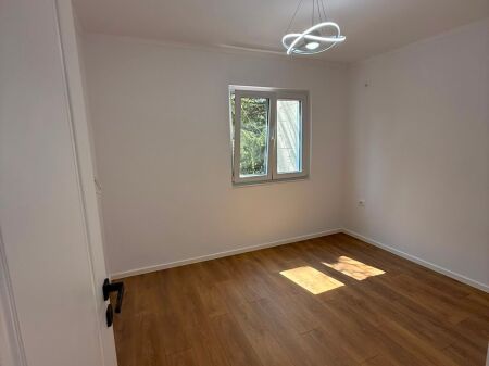 Shitet Apartament 1+1 ne Xhamllik, Prane Shkolles Hasan Prishtina  ID 5444