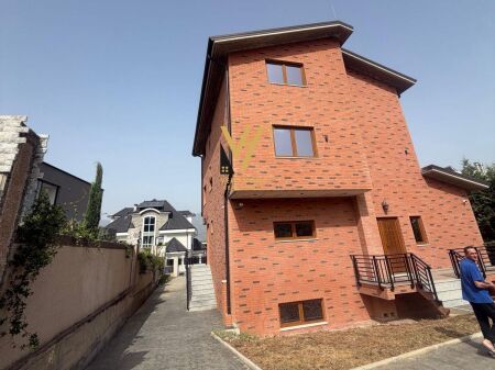 JEPET VILE TRE KATESHE ME QERA NE TEG, LUNDER 3.700 EURO