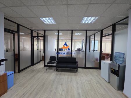UFFICIO IN AFFITTO 275 M2 "VICINO ALL'INGROSSO, CENTRO" 495.000 LEKE