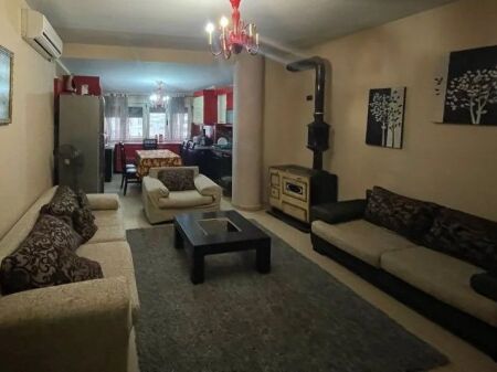 Jepet apartament 3+1+2 me qira tek Ali Demi , prane Shkolles 1 Maji , Ish Tregu Elektrik ,