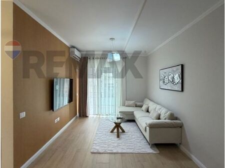 Shitet Apartament 1+1 Kompleksi Tirana Golden Park
