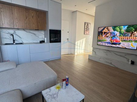 Shitet, Apartament 1+1 i konvertuar në 2+1, Pallatet Cabej,Yzberisht.