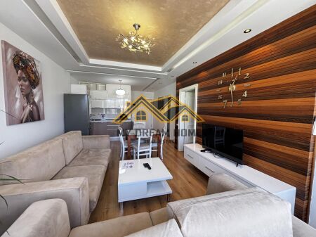 Shitet apartament 2+1 në qendër të Durrësit