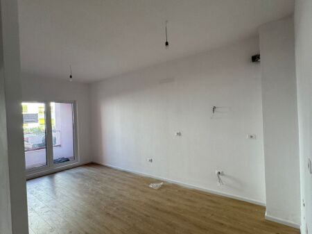 JEPET APARTAMENT 1+1 ME QERA - RR. ALI DEMI, TIRANE