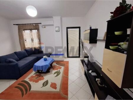Jepet me qira apartament 1+1,Pallatet Cabej