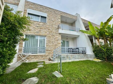 Shitet apartament tek Lura 2,Gjiri i Lalzit