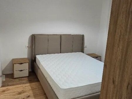 Jepet apartament 2+1+2 me qira tek Rruga 5 Maji , tek Rrethi i Rruges 5 Maji .
