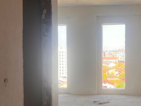 SHITET \| APARTAMENT 2+1+2 – PRANË RRETHIT TË KLANIT