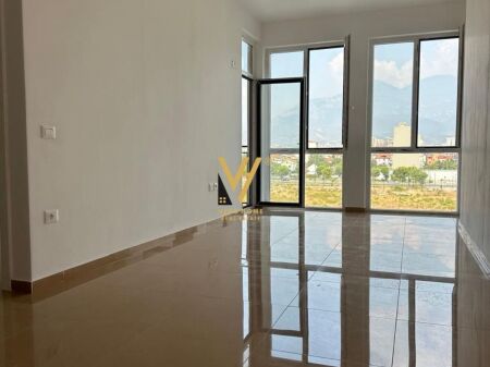 JEPET ZYRE 71 M2 ME QERA TE BULEVARDI I RI 60.000 LEKE