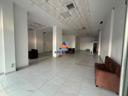 JEPET ME QIRA AMBIENT BIZNESI 415 M2 "STACIONI I TRENIT" 8300 EURO