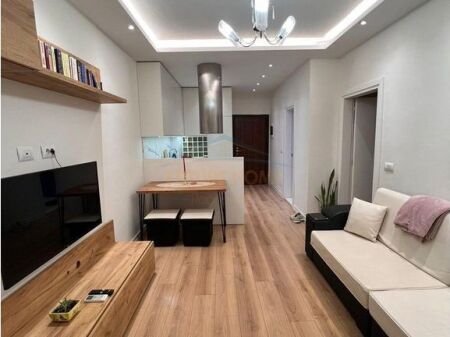 Disponiamo in vendita un appartamento moderno e completamente arredato, situato in una zona molto richiesta della Nuova Anello.