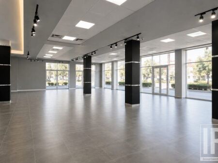 Business premises for rent at Casa Italia .
