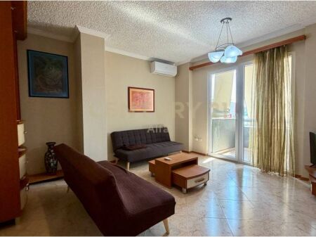 Apartament 2+1 me qira te Rruga e Kosovarve