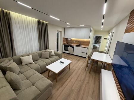 🏡 FOR RENT SUPER APARTMENT 1+1  📍 “Kongresi i Manastirit” Street, near Mother Teresa Hospital 🏢 1st Floor, existing building without elevator ✨ Completely renovated and furnished in a modern way 🔑 Never lived in before 🌿 Yard in front of the apartment 👫 Couple or girl preferred  💰 Price: 50,000 lek/month
